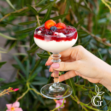 Iogurte grego com frutas vermelhas